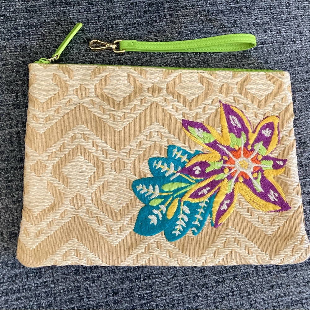 NWOT Vera Bradley Wristlet Clutch